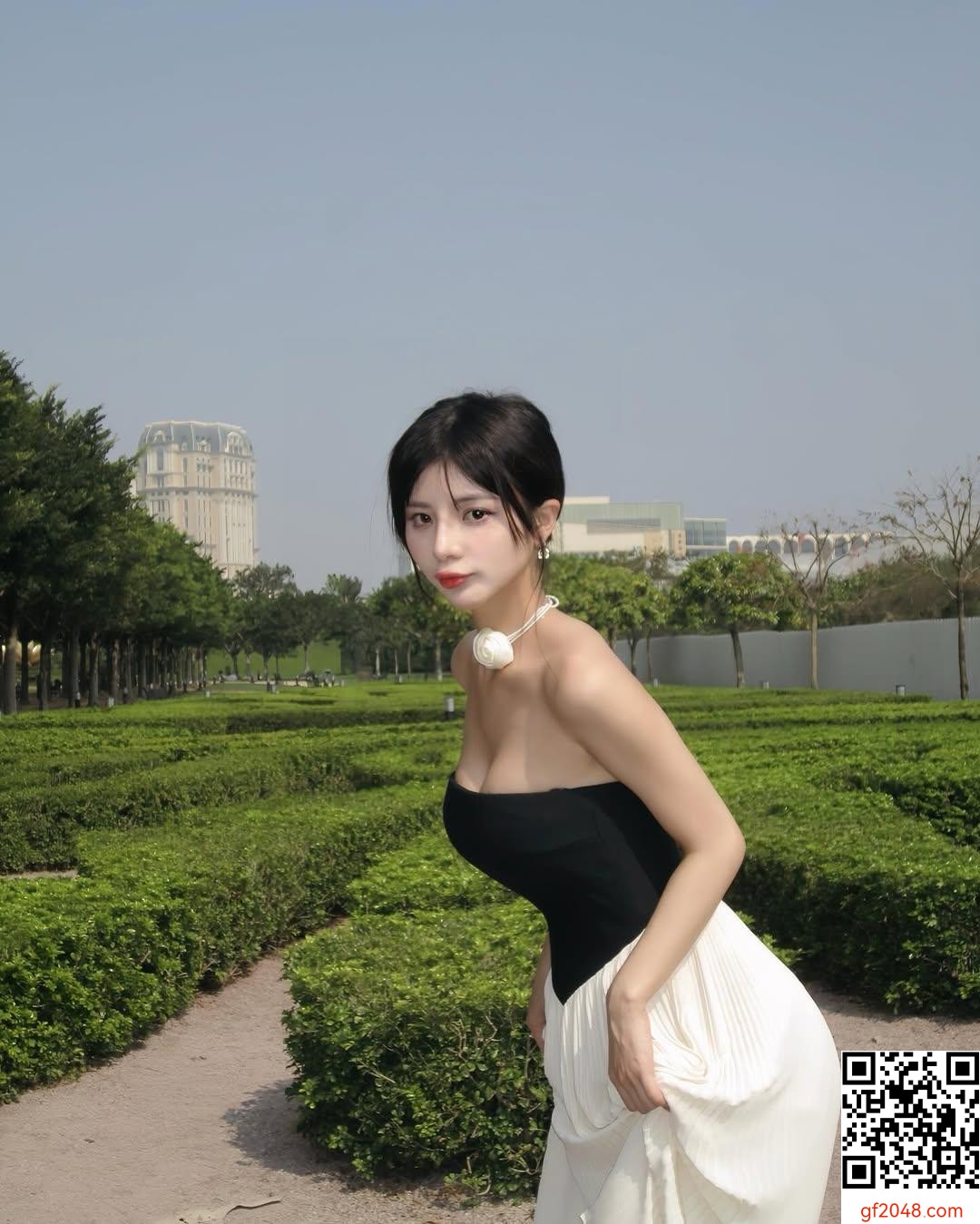 「襄澄」渾圓飽滿曲線配性感腰身 極致火辣 (10P