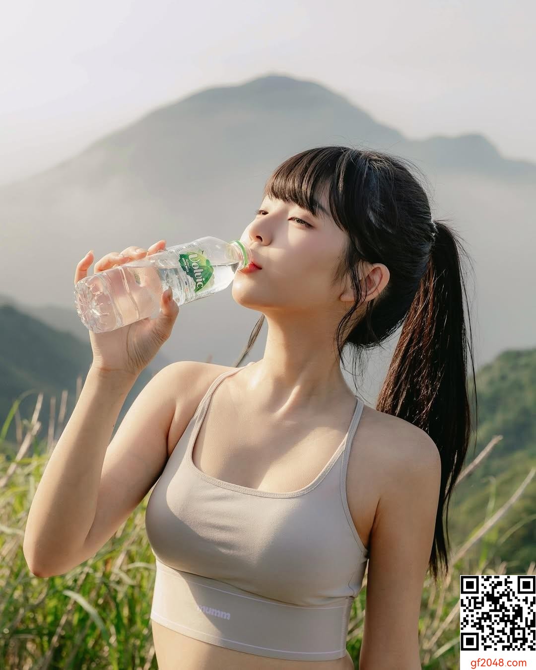 甜心女孩「許悅」完美事業線+甜笑越看越上火 (10P)