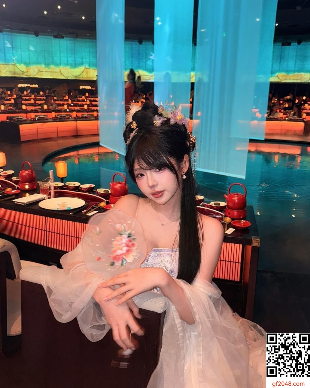 甜心女孩「許悅」完美事業線+甜笑越看越上火 (10P)