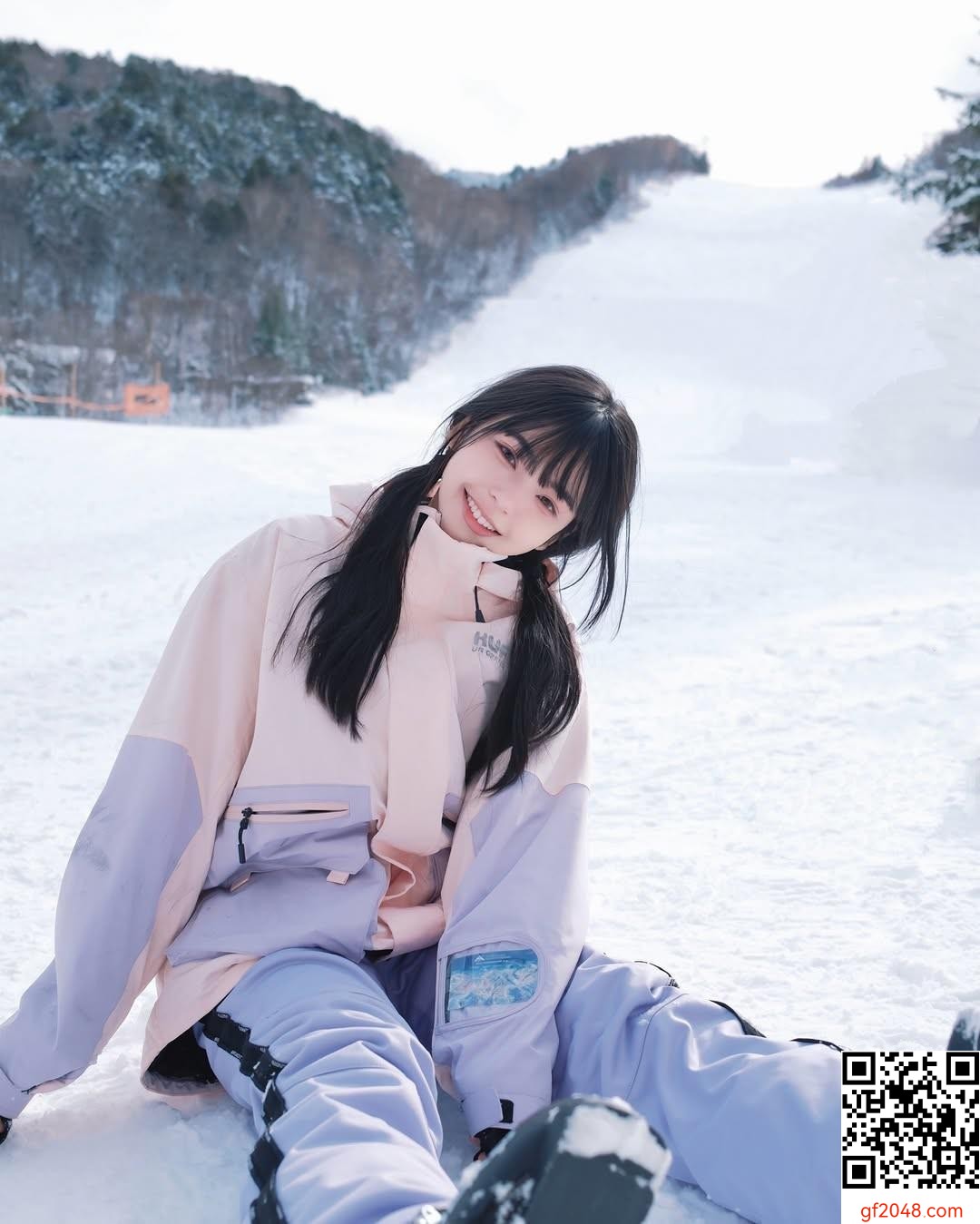 甜心女孩「許悅」完美事業線+甜笑越看越上火 (10P)
