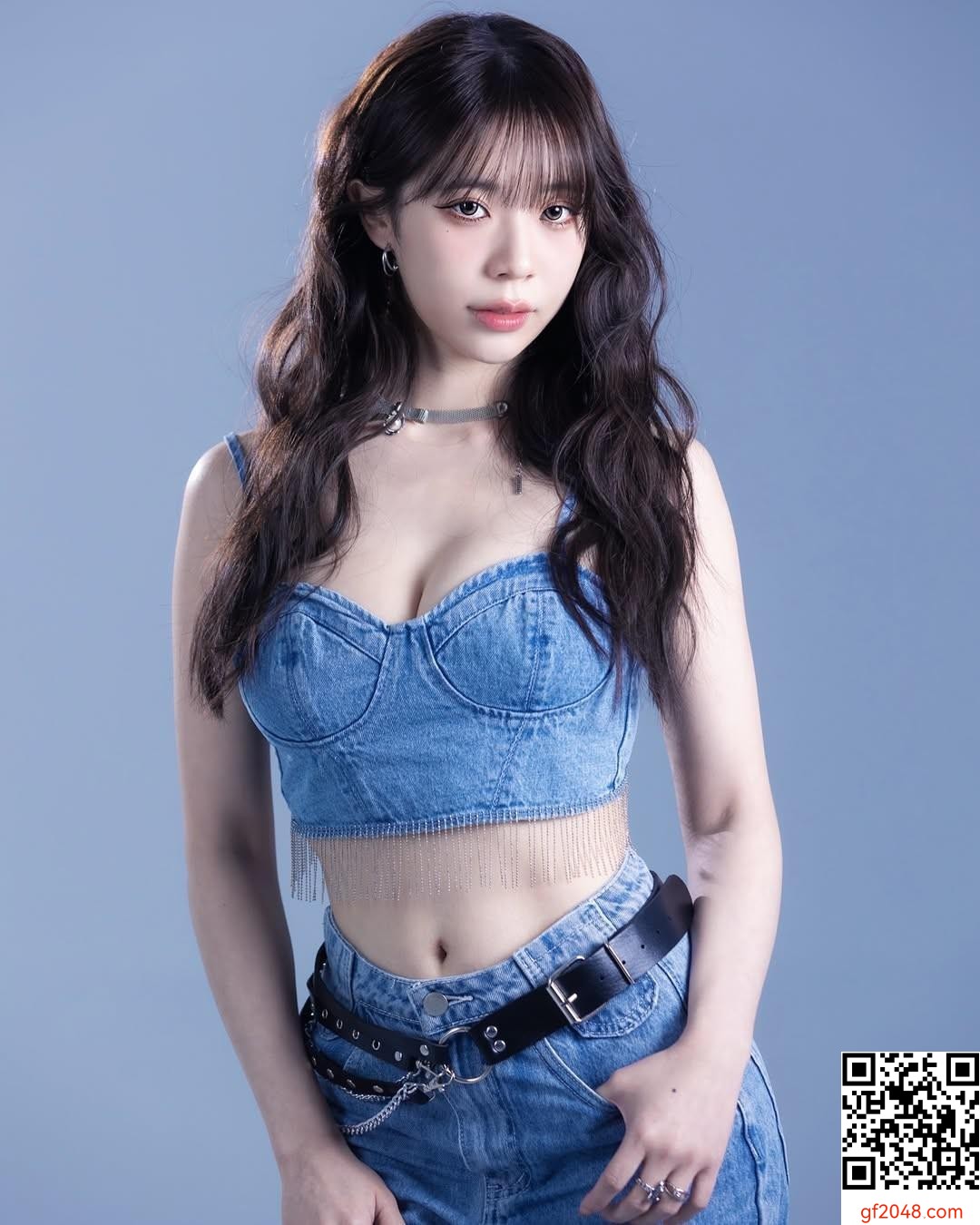 「赤鬼伯伯」小露性感辣照 身材好撩人 (10P)