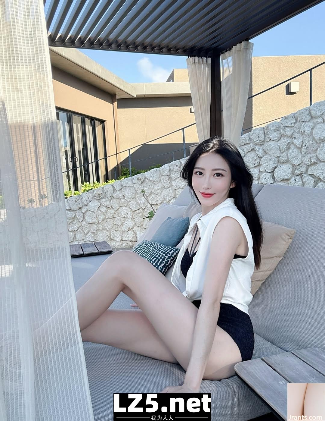 「Sunny 饒方晴」兇猛美乳太誘人 泳裝照片瘋傳 (10P)