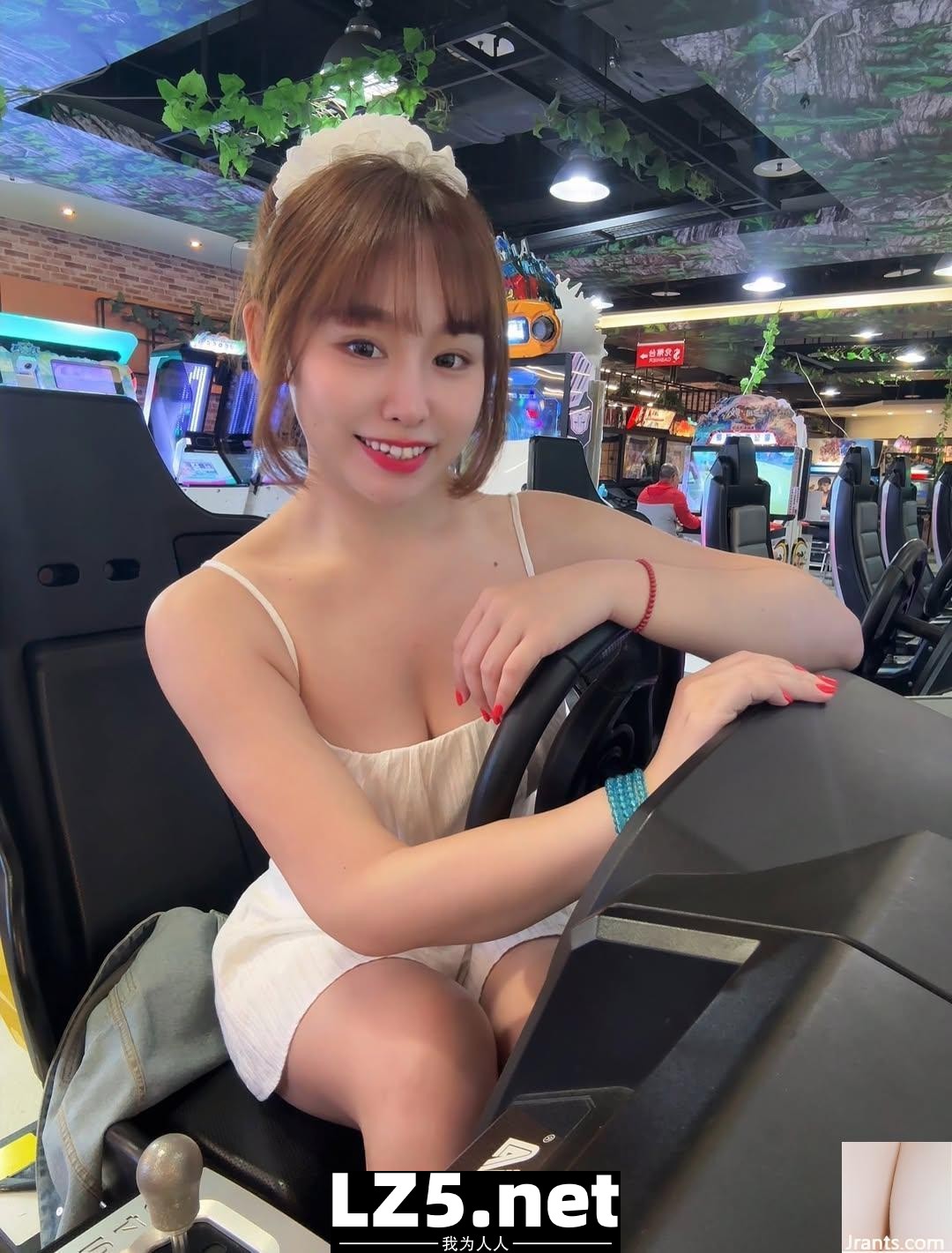 「IreneHuang媁哥」 甜美外表暗藏火辣曲線 (10P)