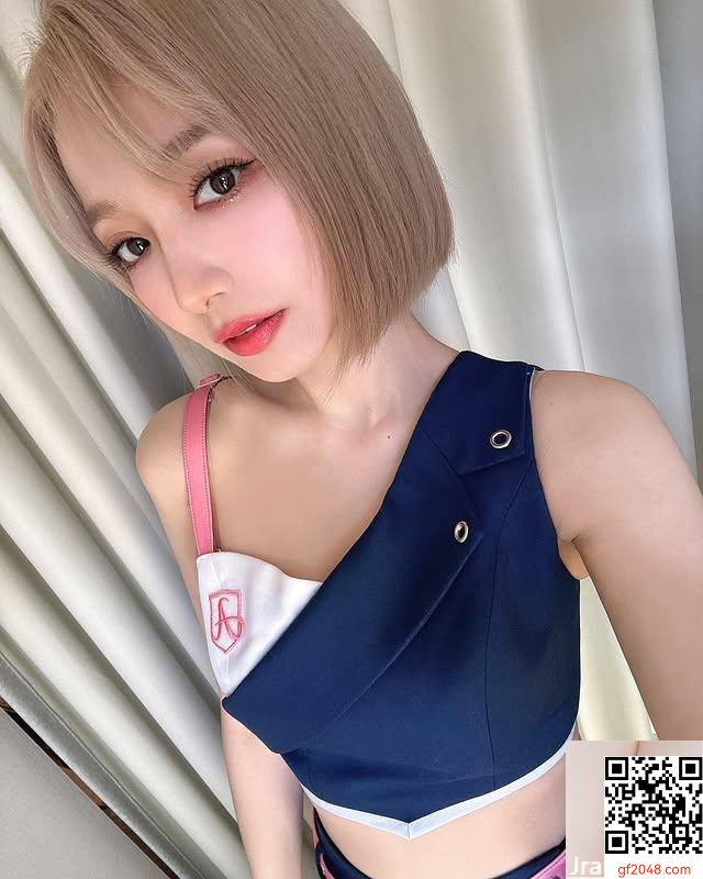 前女團成員寶兒大突破！性感寫真書讓粉絲「選到手軟」！ (11P)