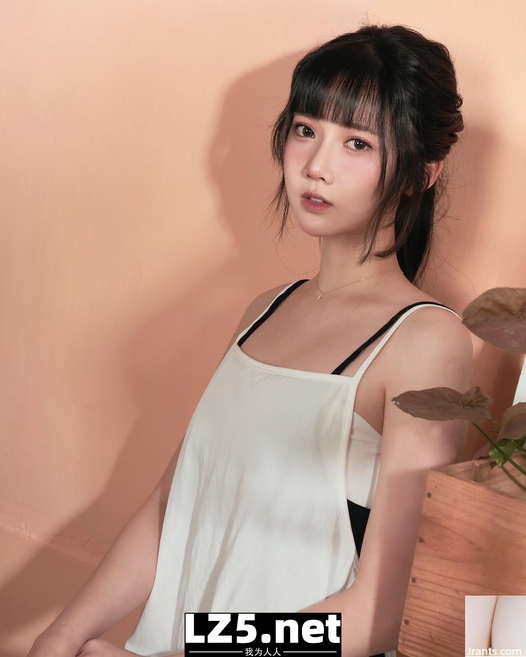 「衣宸」甜美笑顏電力爆棚 迷人五官讓人失魂 (10P)