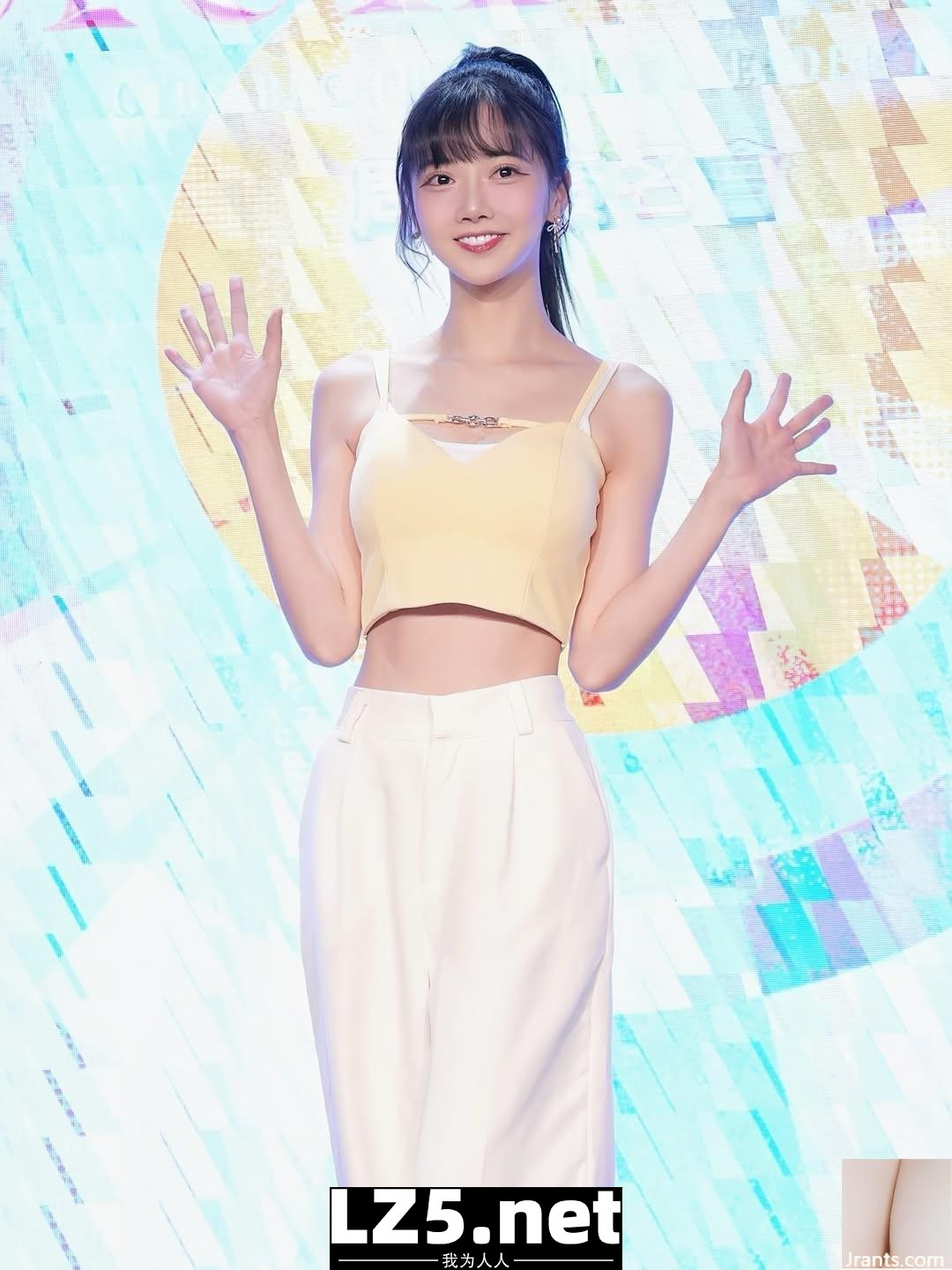 「衣宸」甜美笑顏電力爆棚 迷人五官讓人失魂 (10P)