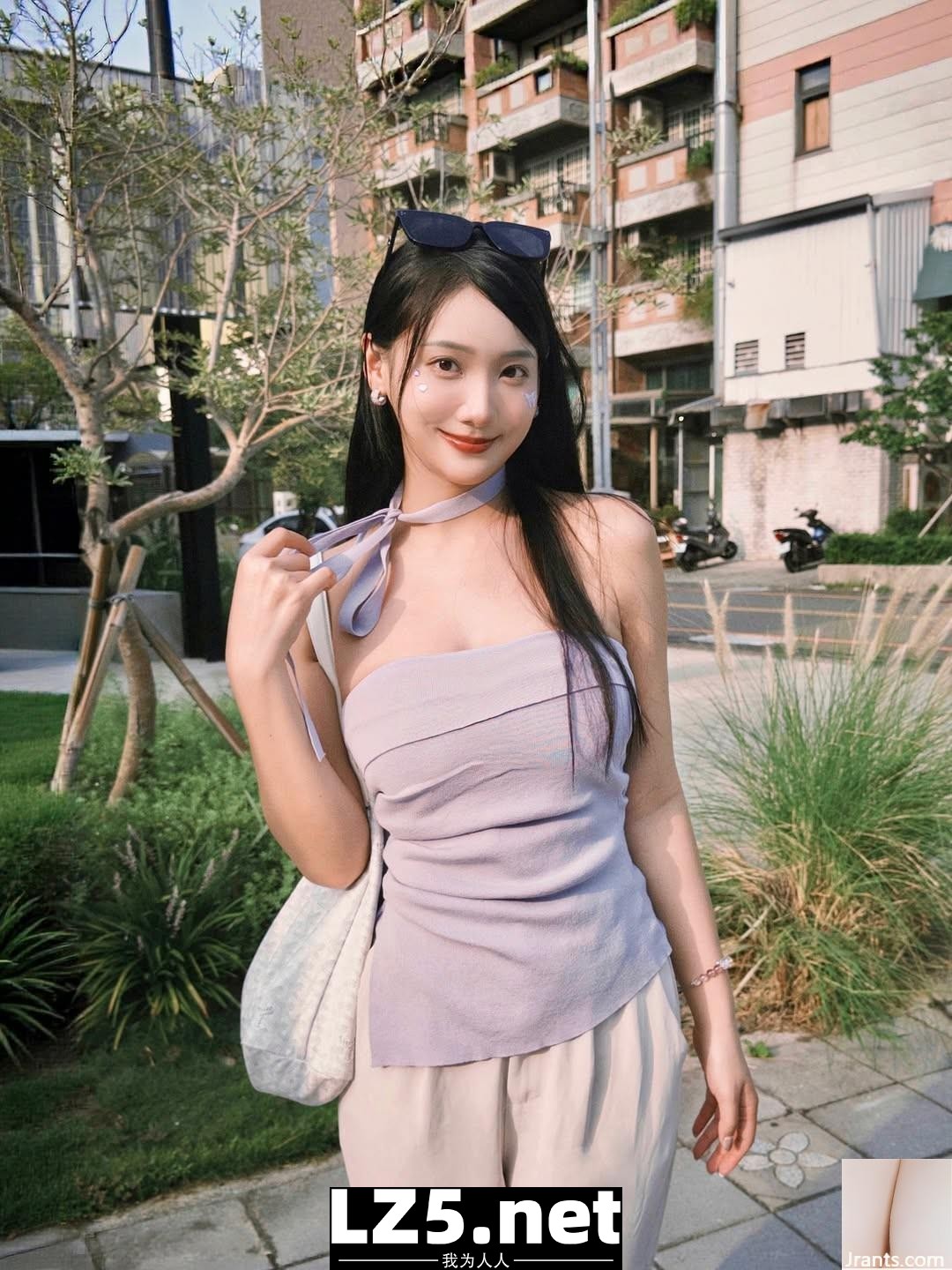 清秀美女「小蘿 Lor」豐滿身材太驚豔 全身上下都好犯規 (10P)