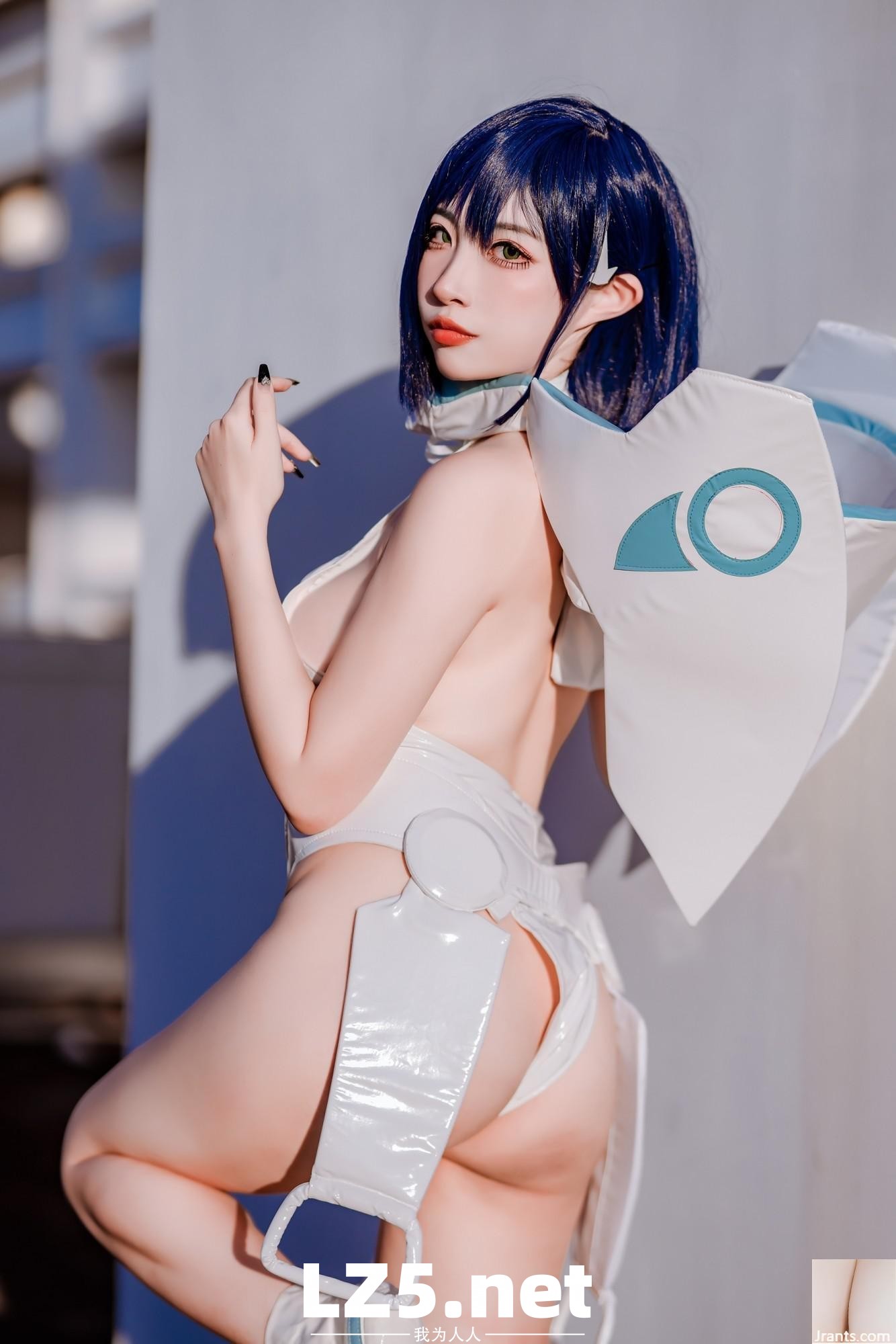 二佐Nisa – 戰斗服 (18P)