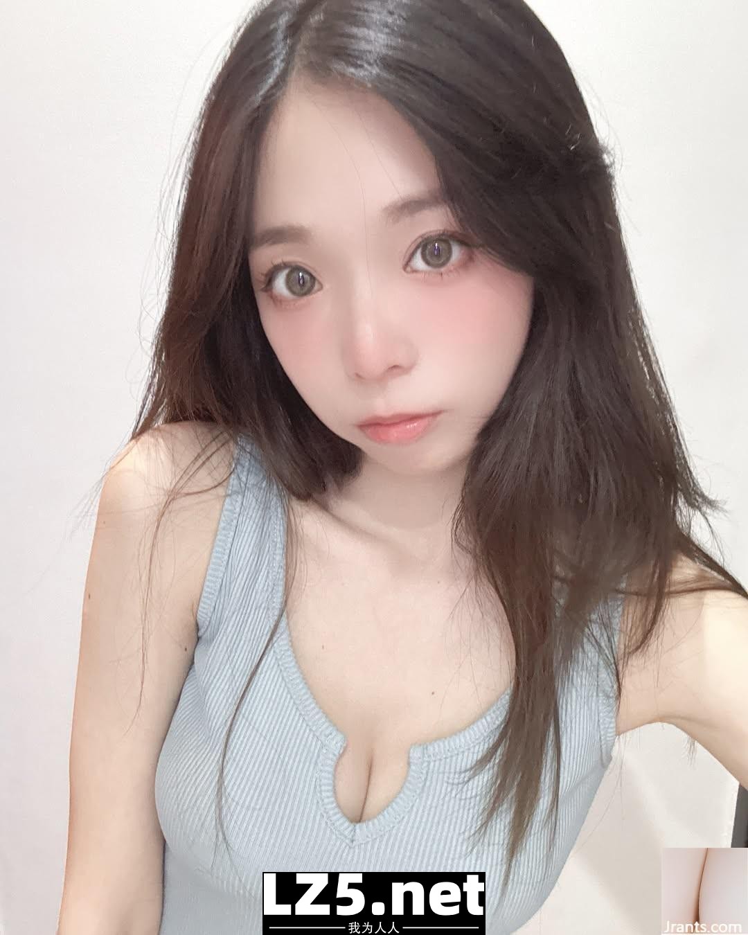 「千緒Tracy」絕頂嫩白身材露出 好吸引人 (10P)