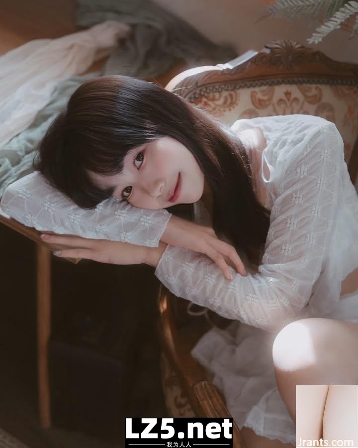 「Winnie芝芝」甜美笑顏，搭配迷人電眼無人能擋 (10P)
