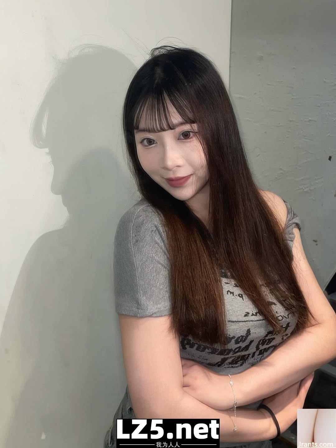 「林芠」傲人上圍 勾勒迷人曲線的極致誘惑 (10P)