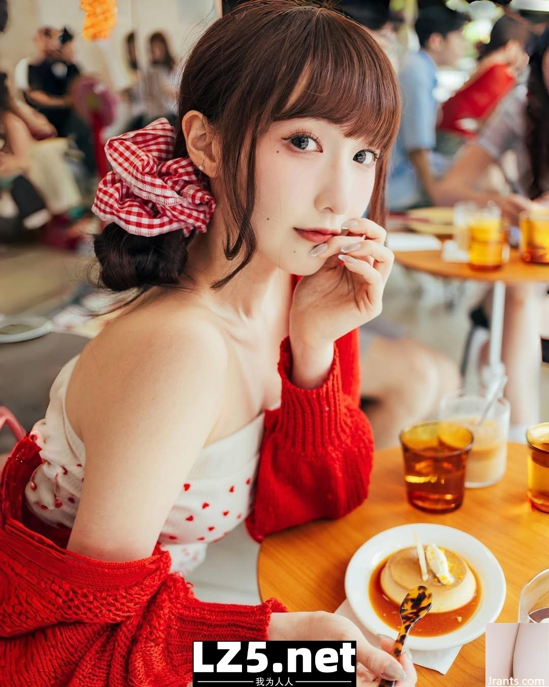 氣質美女「柯姿」誘人眼神與渾圓美乳佔據你的視線 (10P)