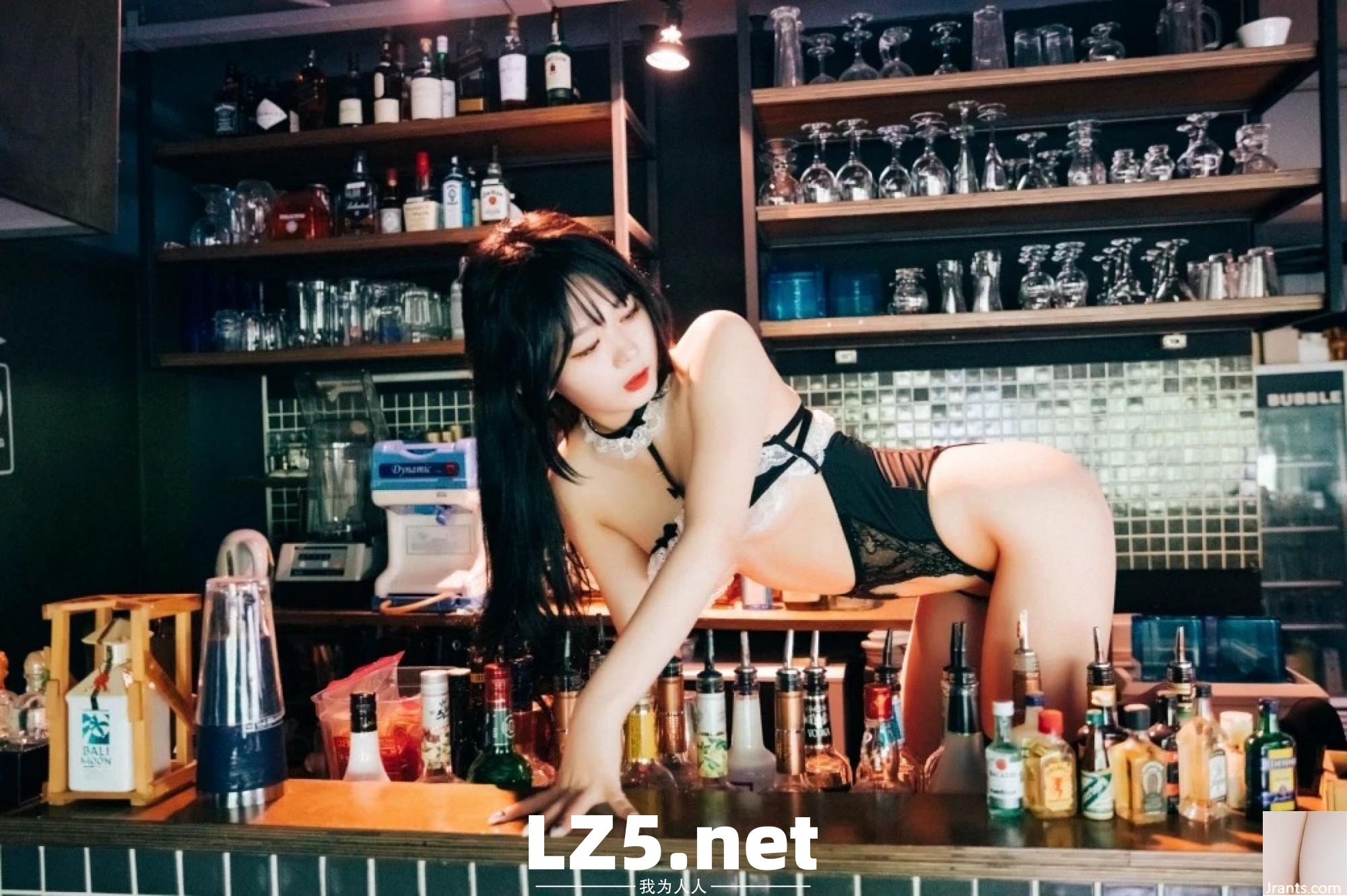 [Loozy] Zia 《Bar》 (211P)