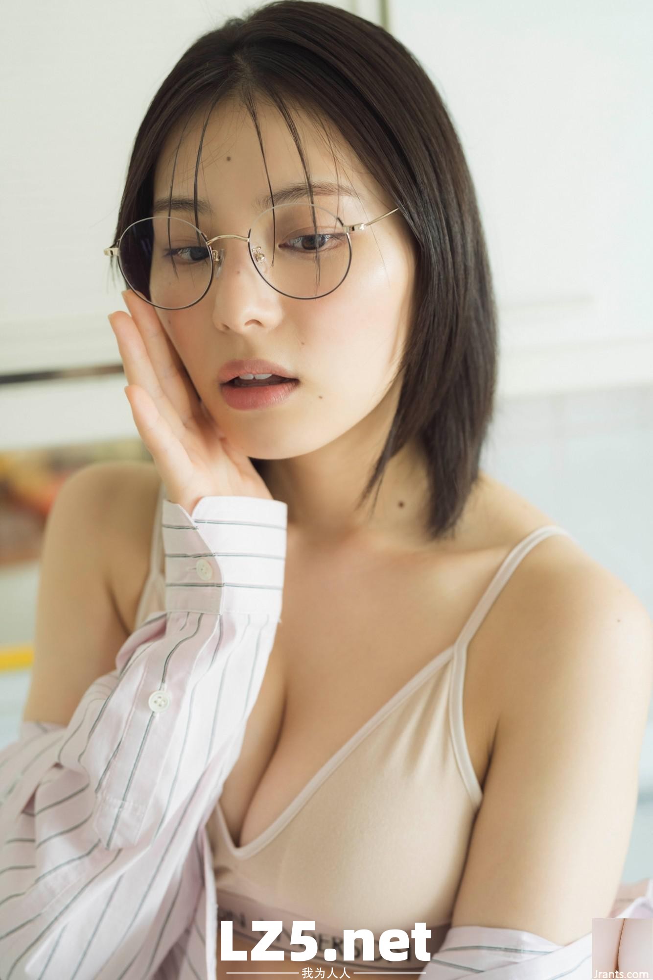 [相楽伊織] 前偶像解放嫩白美體 擺弄性感身姿 (26P)