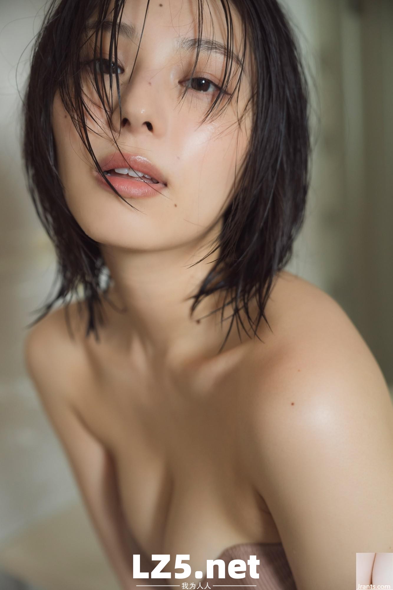 [相楽伊織] 前偶像解放嫩白美體 擺弄性感身姿 (26P)
