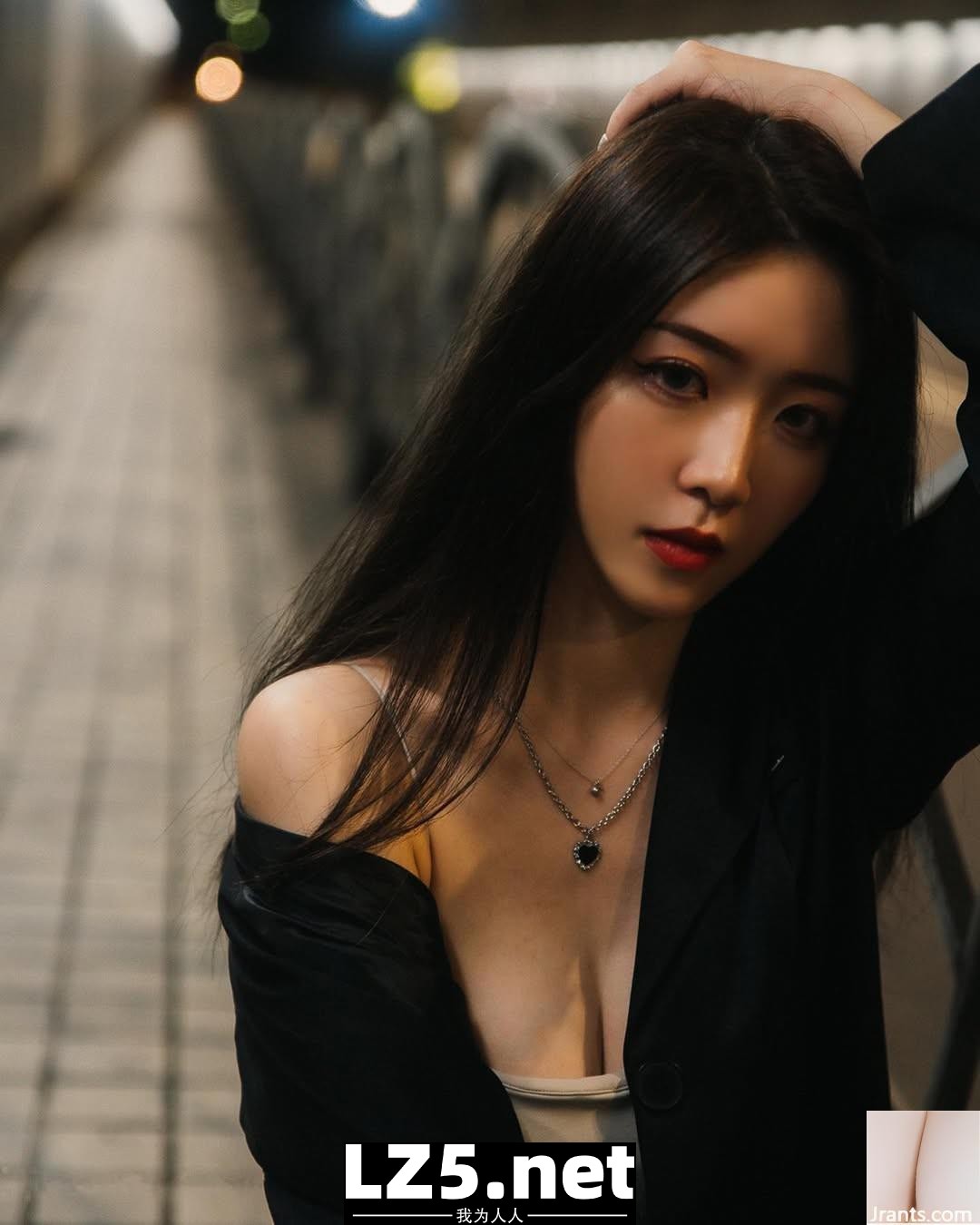 「Zoe 若沂」姣好臉蛋惹火身材讓人看得好陶醉 (10P)