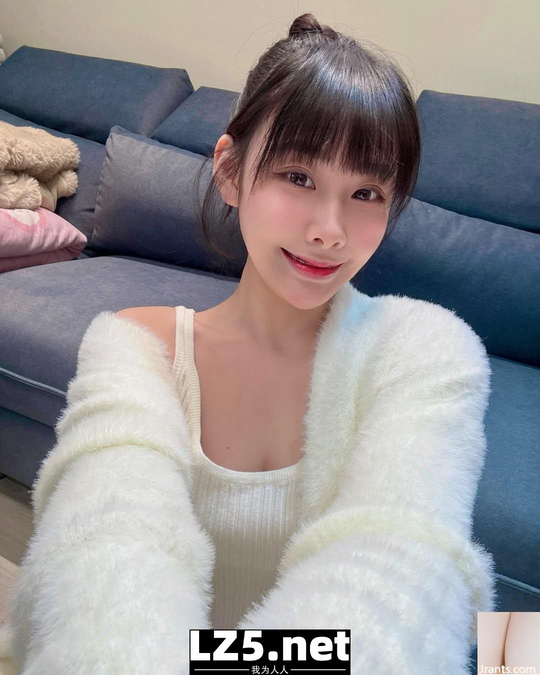 「Zi ning」姣好臉蛋 惹火身材讓人看得好陶醉 (10P)