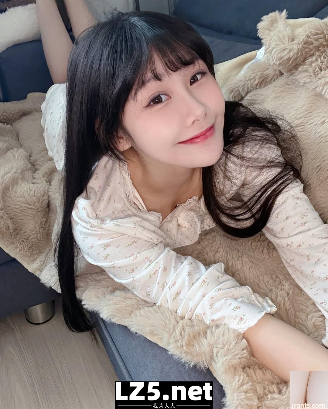 「Zi ning」姣好臉蛋 惹火身材讓人看得好陶醉 (10P)