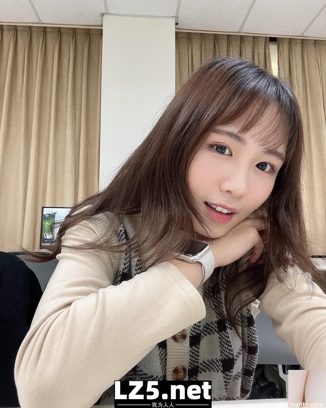 氣質學生妹「Ting」五官甜到炸 誰看了不心動 (10P)