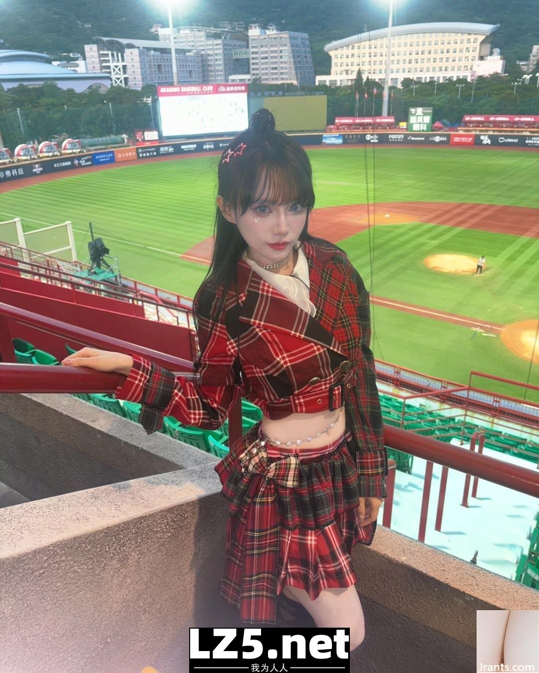 「IVY依函」撩人的側顏 散發出美艷的氣質 (10P)