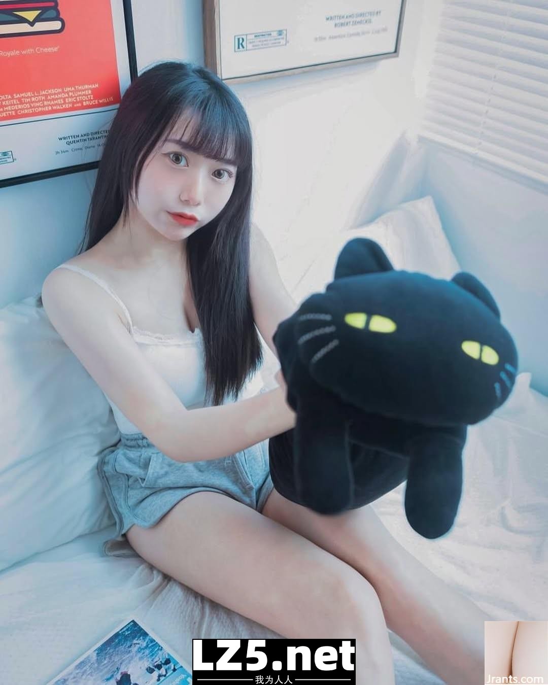 「妘薇yunwei」性感火辣白皙酥胸 看了好亢奮 (10P)