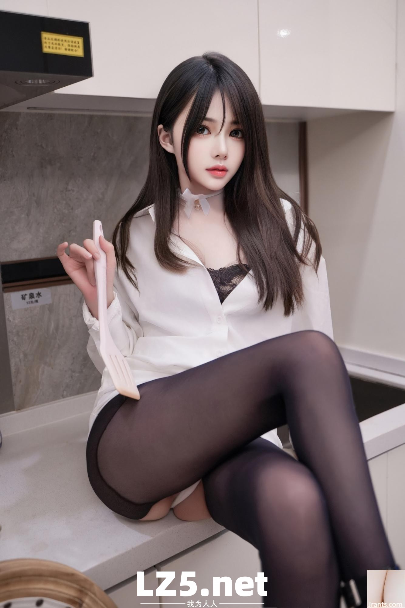 林月月 – 白衣黑絲 (65P)