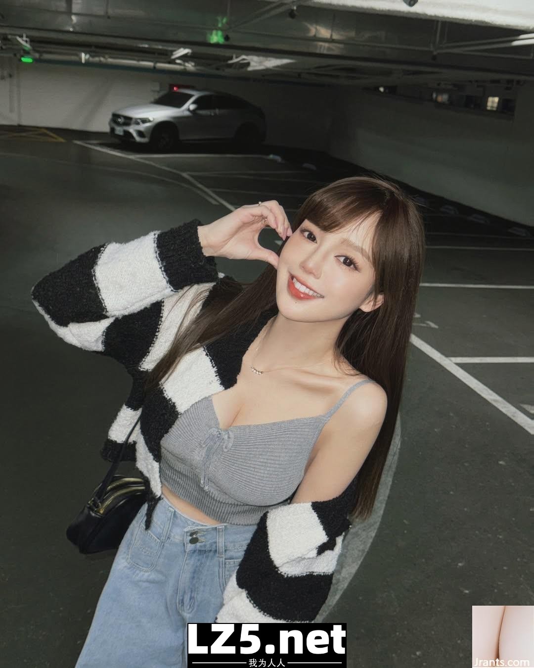 「丘涵」雪白嫩肌各種養眼視角 (10P)