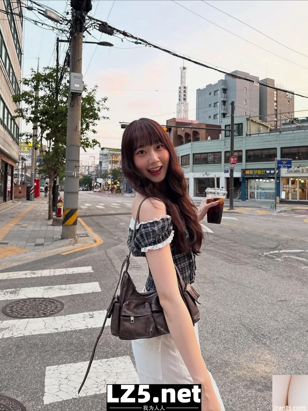 甜心女孩「饅頭」姣好身材若隱若現 令人陶醉 (10P)