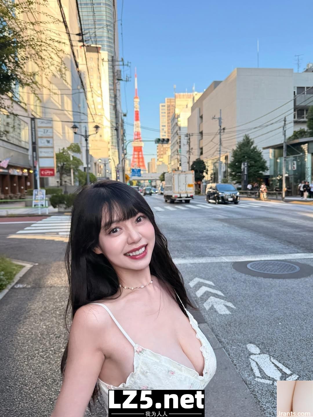 「黃榆文」笑容甜美還露深溝美胸 (10P)