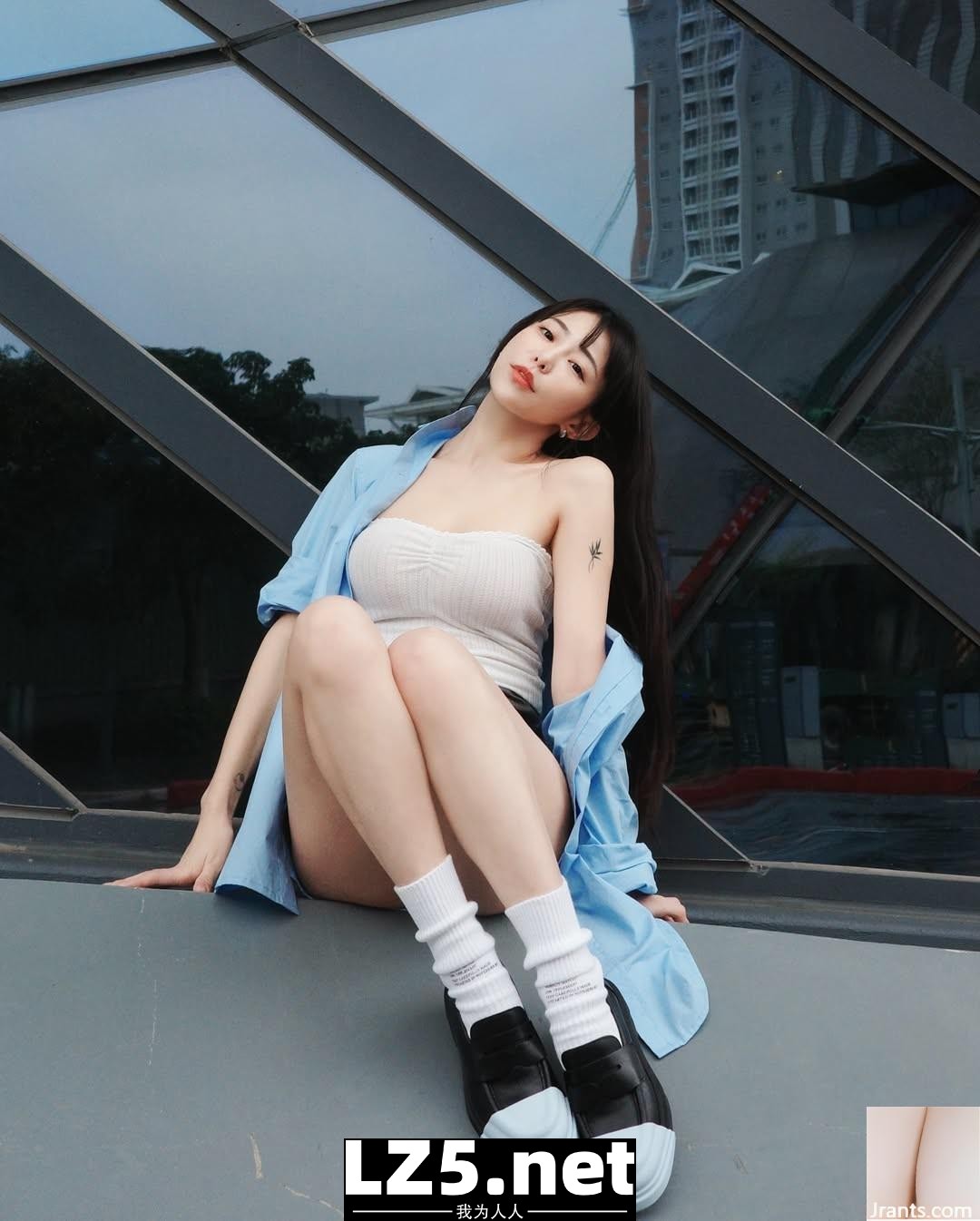 美乳女神「梓梓」豐滿驚人 滿滿的電力十足 (10P)