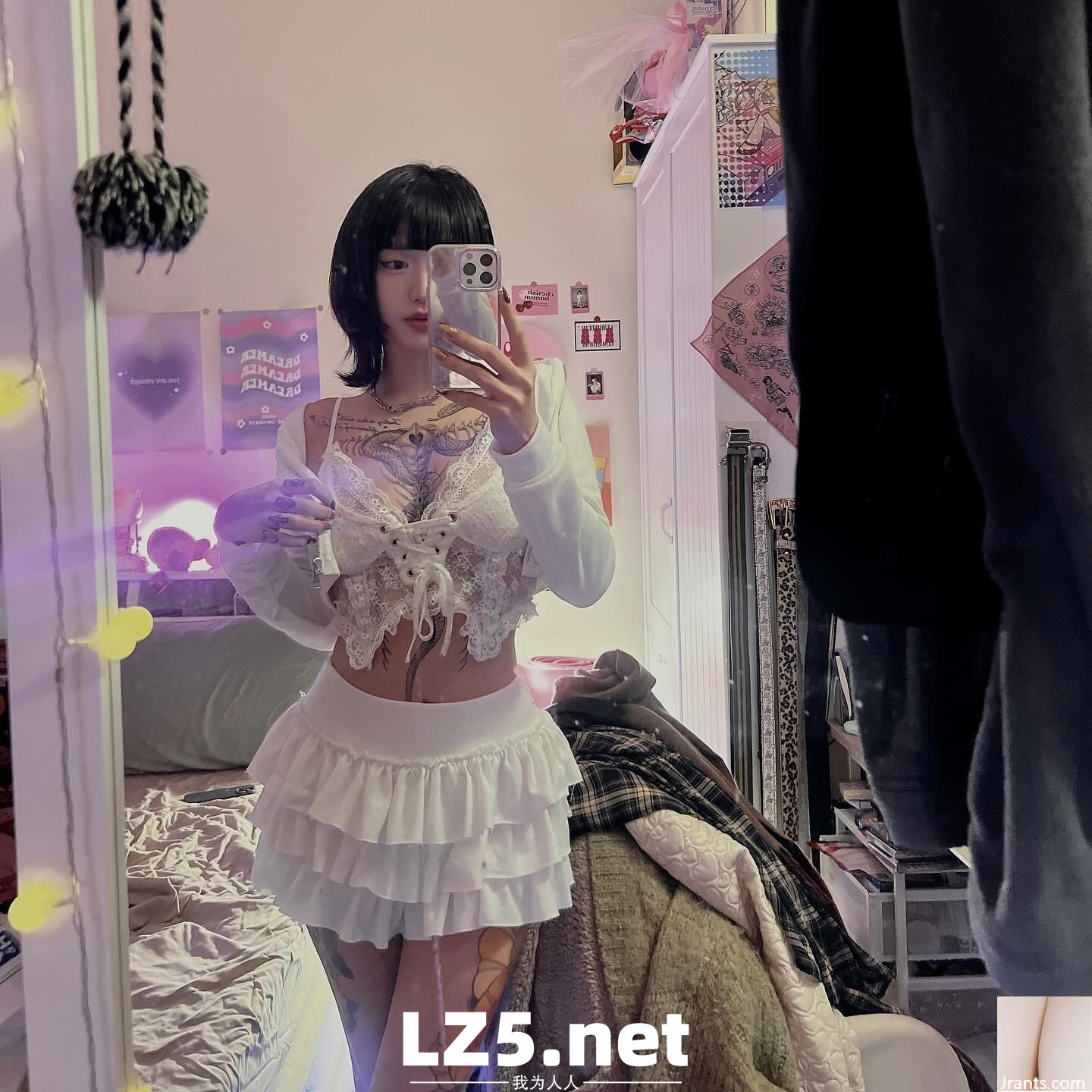 美得毫無死角「Molly Zeng」挑戰視覺極限 (10P)