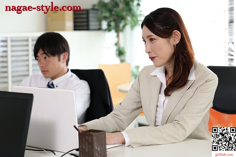 葉月保奈美：美しいおばさんの体験談 若いデカチンの男たちにまわされて悶絶してしま