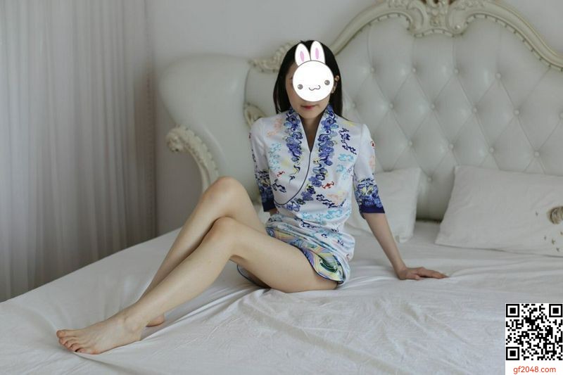 人瘦胸大，四肢修長，長相可以，優秀空姐