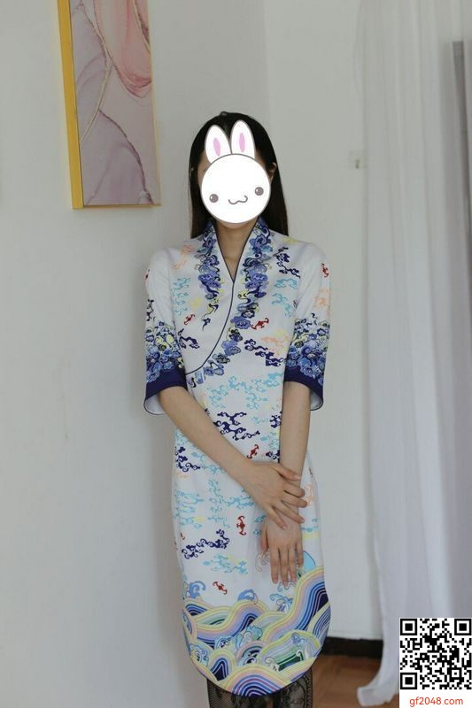 人瘦胸大，四肢修長，長相可以，優秀空姐