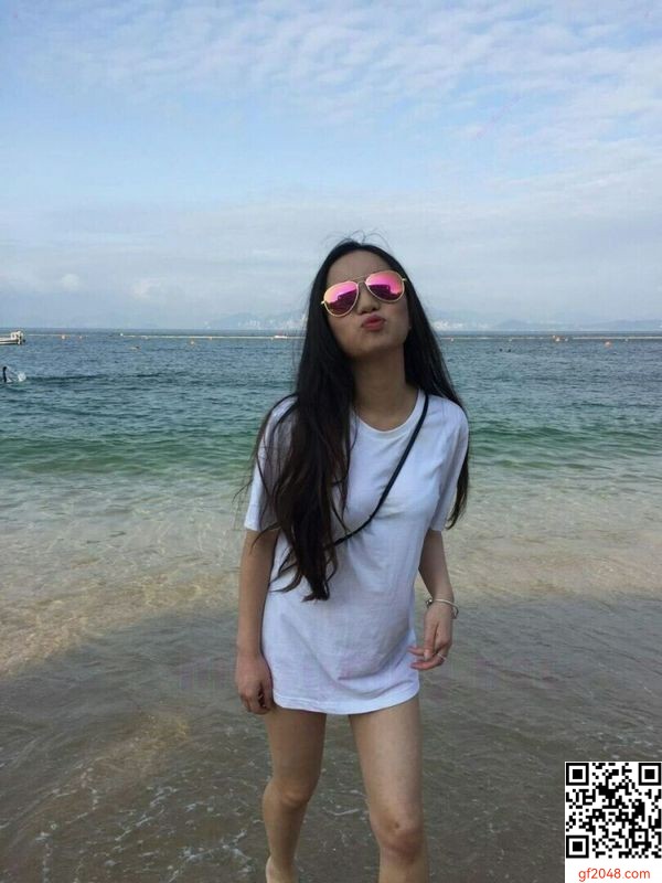 她在海邊等你來艹